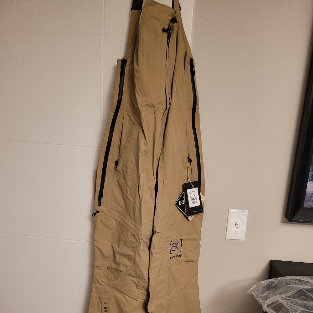 Burton [ak] Kimmy 2L Gore-Tex Bibs *NWT*